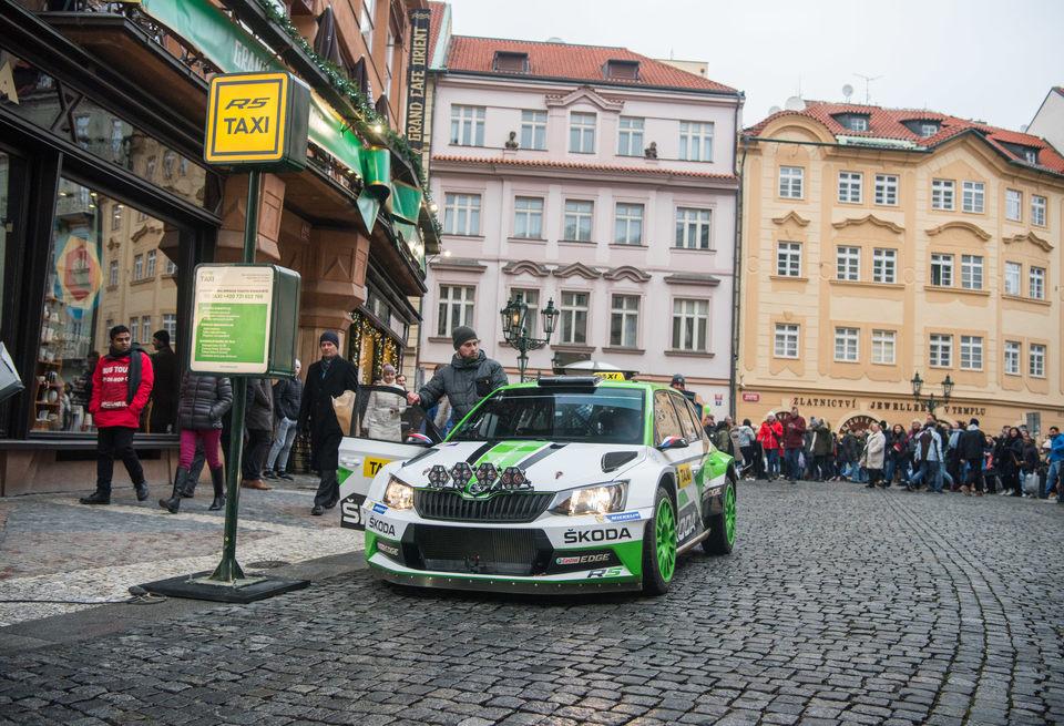 Ян Копецки на Skoda в роли самого быстрого таксиста Праги