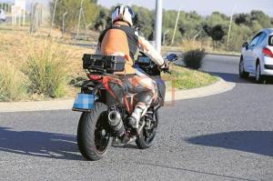Шпионские фото KTM 1290 Super Duke GT 2019
