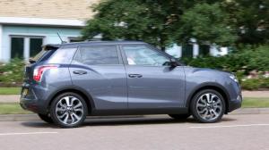 Кроссовер Mahindra на базе Tivoli проходит дорожные тесты