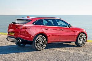 Большой кроссовер Alfa Romeo оснастят 400-сильным мотором