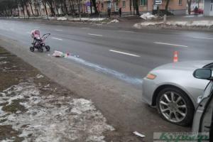 Водитель Acura сбил женщину с двумя маленькими детьми на переходе в Витебске