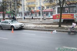 Водитель Acura сбил женщину с двумя маленькими детьми на переходе в Витебске