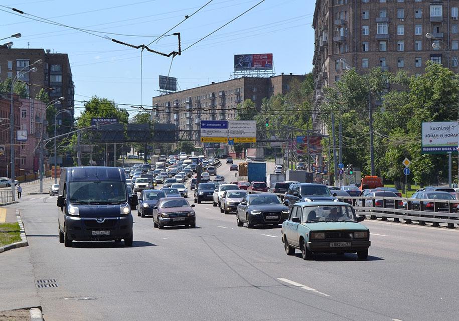 Дептранс назвал количество лишних машин в Москве