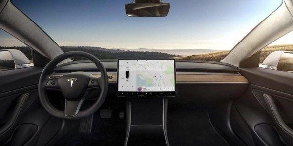 В 2018 году электрокары Tesla получат новую навигацию