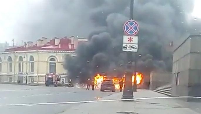В Петербурге загорелся автобус с 30 детьми