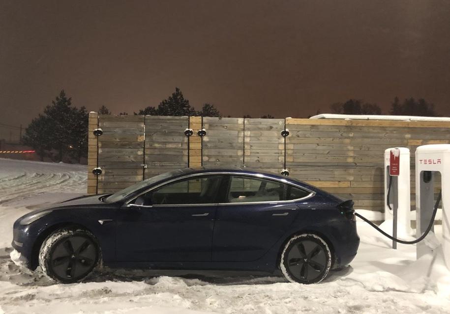 Tesla Model 3 установил рекорд «Пушечного ядра»