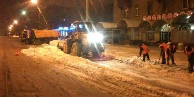 В Киеве к расчистке снега будут привлекать армию и частные предприятия
