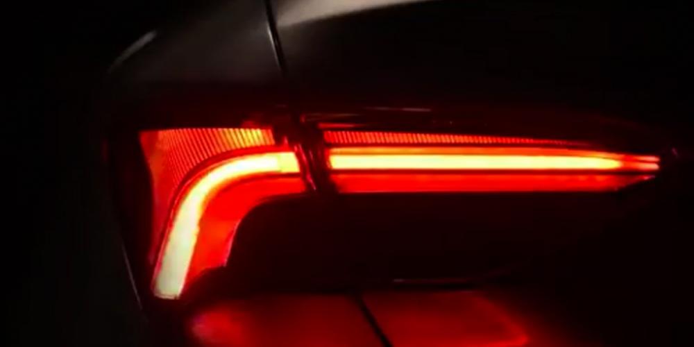 Toyota показала заднюю оптику нового Avalon