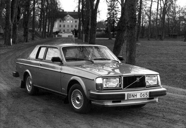 Volvo Дэвида Боуи 1981 года продан за рекордную сумму