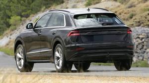 Кроссовер Audi Q8 замечен без камуфляжа