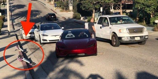 Электрокар Tesla Roadster 2020 впервые засняли на дорогах
