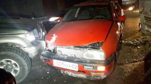 В Алматы Volkswagen подрезал автобус