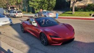 Электрокар Tesla Roadster 2020 впервые засняли на дорогах
