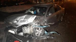 Авария «лоб в лоб» в Алматы: трое пострадавших