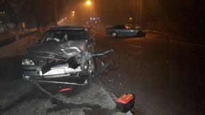 Авария «лоб в лоб» в Алматы: трое пострадавших