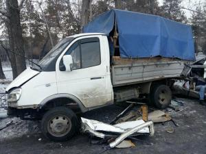 В Алматы погиб водитель, врезавшись в припаркованную «Газель»