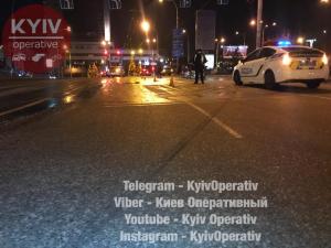В Киеве пьяный подполковник на бюджетной иномарке протаранил столб и сбежал из больницы