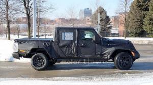 Новый пикап Jeep Scrambler выехал на тесты