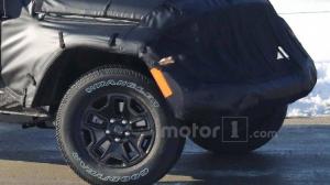 Новый пикап Jeep Scrambler выехал на тесты