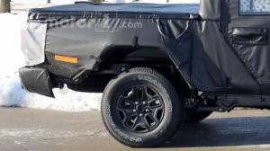 Новый пикап Jeep Scrambler выехал на тесты