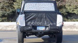 Новый пикап Jeep Scrambler выехал на тесты