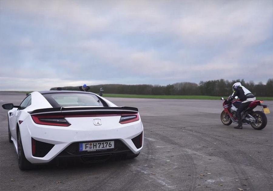 Honda Fireblade сравнили с Honda NSX