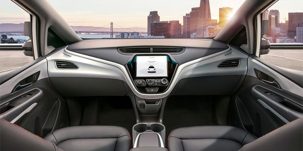 General Motors показал салон беспилотника без руля и педалей