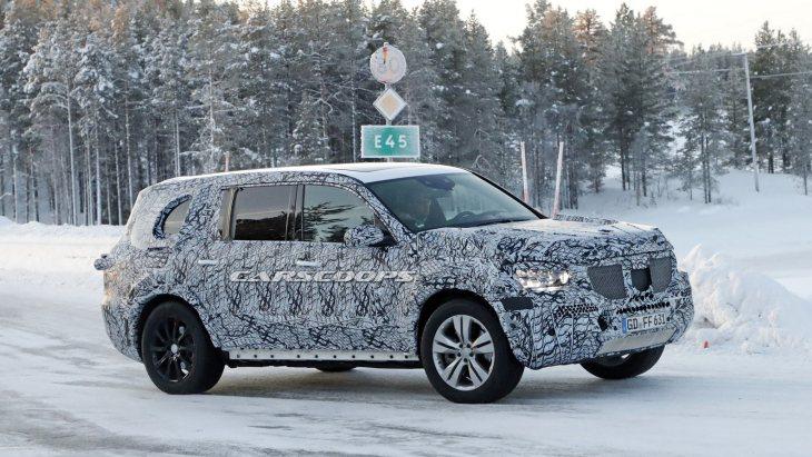Mercedes вывел на зимние тесты новый GLS