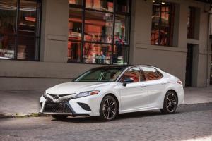 Стали известны сроки появления в России новой Toyota Camry
