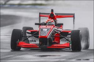 Маркус Армстронг нацелен на титул в Toyota Racing Series