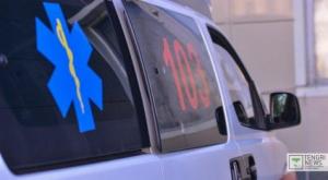 BMW влетел в остановку и сбил двух человек в Караганде