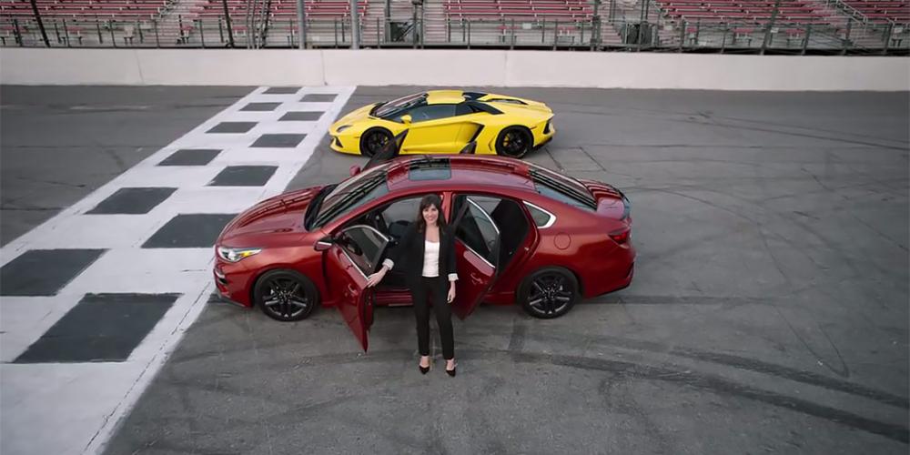 Kia сравнила новый седан Forte c Lamborghini Aventador