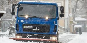 Из-за снегопада полиция запретила въезд в Одессу грузового транспорта