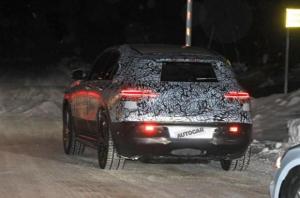 Mercedes начал испытания электрического кроссовера