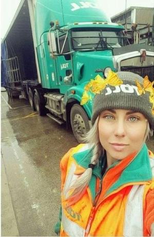 В Австралии определили самую сексуальную дальнобойщицу