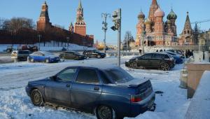 В России предложили разрешить оплату парковки в долг