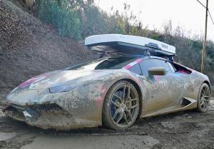Посмотрите, как 800-сильный Lamborghini ездит по бездорожью