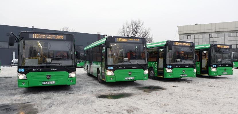 В Алматы обновлены автобусы еще на двух маршрутах