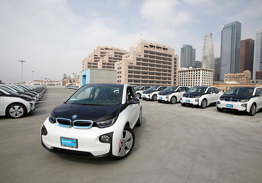 Полиция США закупила электрокары BMW на 10 миллионов долларов. Но не ездит на них