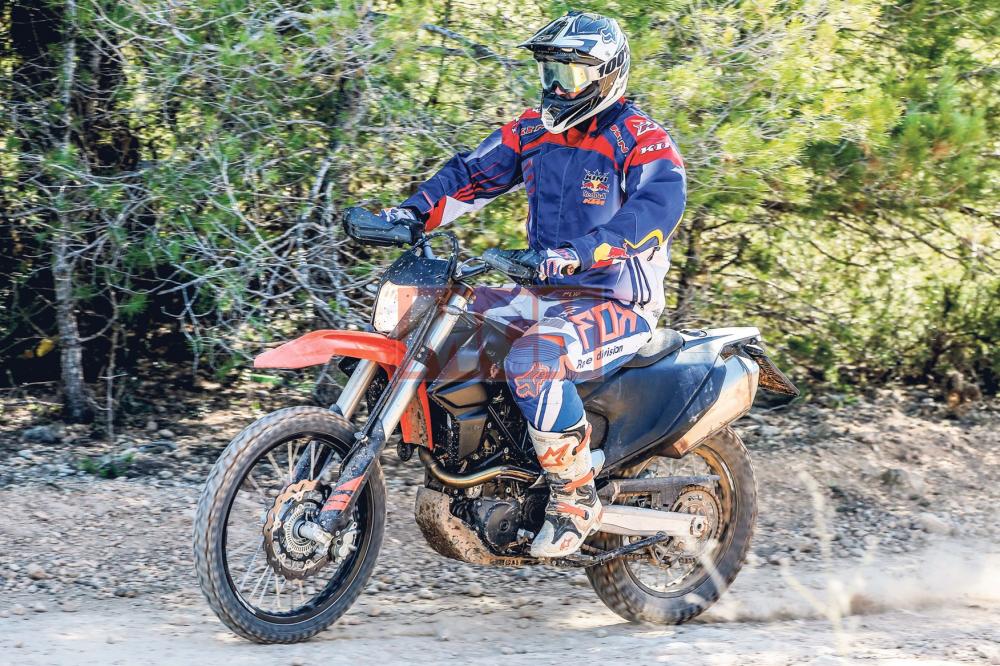 Шпионские фотографии KTM 690 Enduro и Supermoto