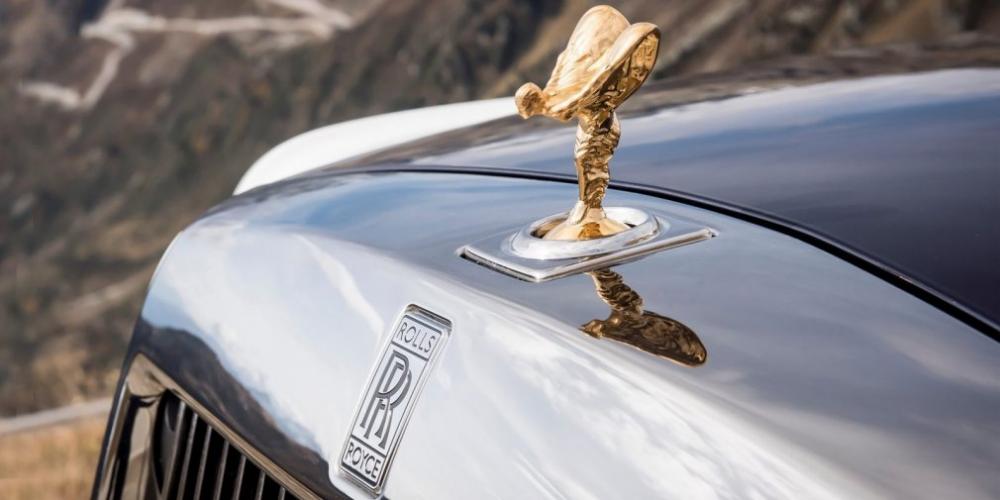 Rolls-Royce рассказал о планах продавать свой первый кроссовер в России