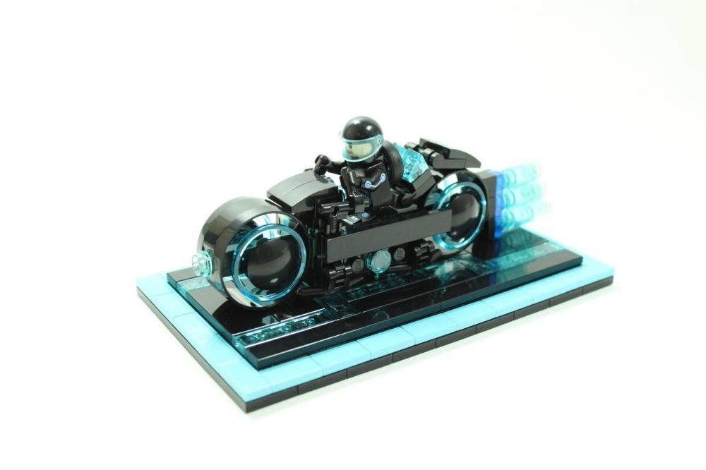Lego получил 10 000 писем в поддержку мотоцикла Tron