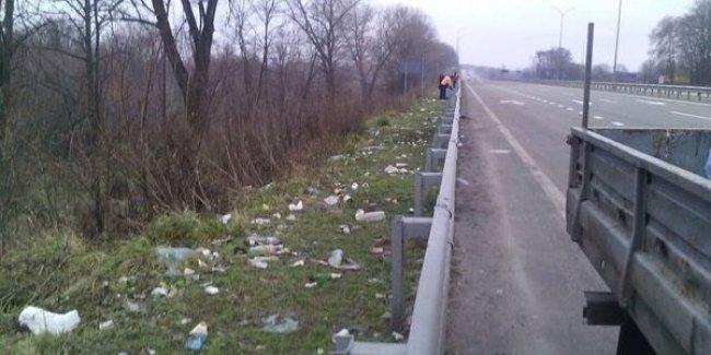 Ужесточат наказание за мусор на дорогах