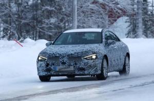 Mercedes вывел на испытания CLA следующего поколения