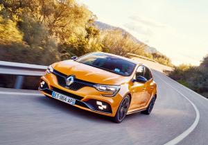 Посмотрите, как новый Renault Megane RS разгоняется до 237 км/ч