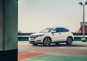 Появились первые фотографии обновленного кроссовера Honda HR-V
