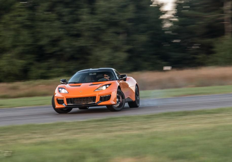 Глава Lotus превысил скорость, но избежал серьезного наказания