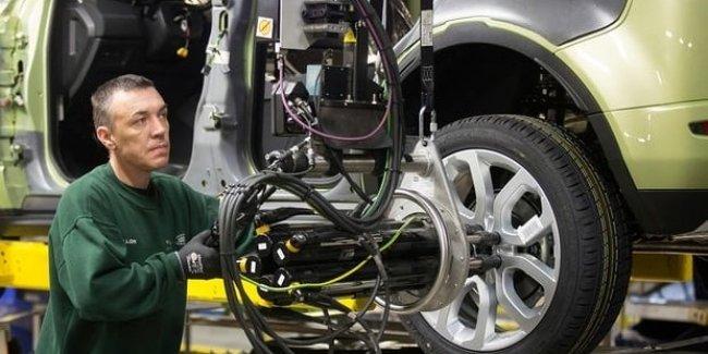 Jaguar Land Rover сокращает выпуск автомобилей