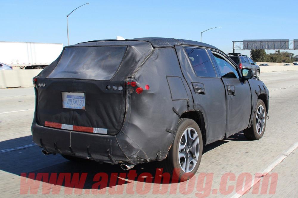 В США сфотографировали прототип нового Toyota RAV4