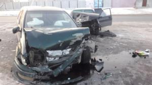 Пять человек попали в больницу после лобового столкновения в Алматы